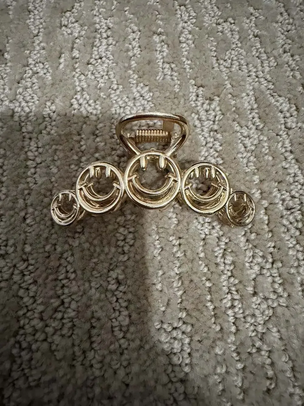 Set of 4 Assorted Smiley Face and Flower Hair Claw Clips